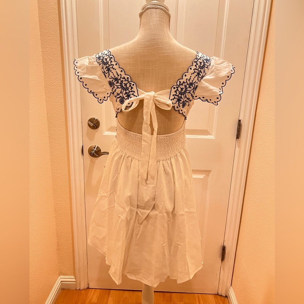 NWT WOMENS Size M WHITE WHIT EMBROIDERY IN BLUE SLEEVELESS SUMMER DRESS - Picture 5 of 9